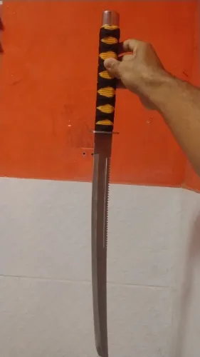 Facão em formato de espada