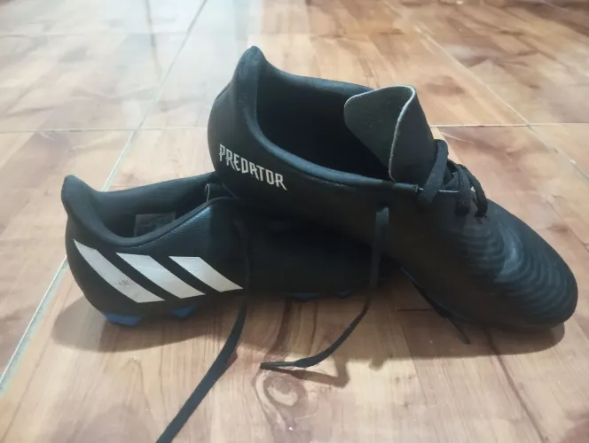 Chuteira adidas infantil