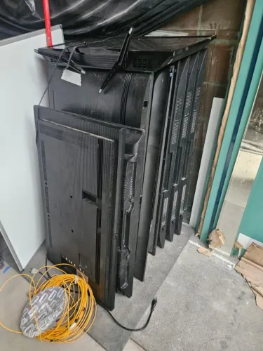 Lote de TVS para retirada de peças 