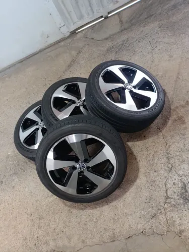 Roda do Golf GTI<br>Modelo KR R71<br>Modelo 