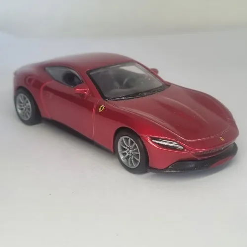 Ferrari Roma mini burago 1:43 pneus borracha