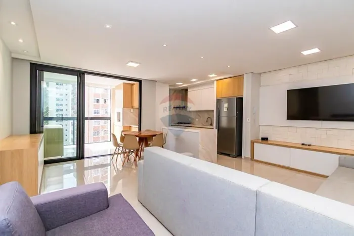Apartamento mobiliado face norte no Edifício Singular Champagnat com 3 suítes e 3 vagas de