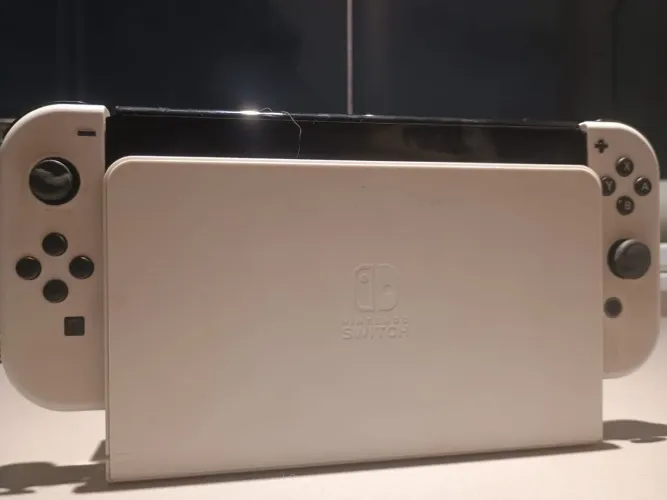 Nintendo Switch OLED Branco ? LEIA / Detalhes de Uso