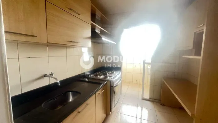 Apartamento disponível para locação no bairro Santa Mônica.