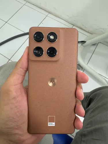 Motorola Edge 60 Fusion seminovo com caixa, poucos meses de uso