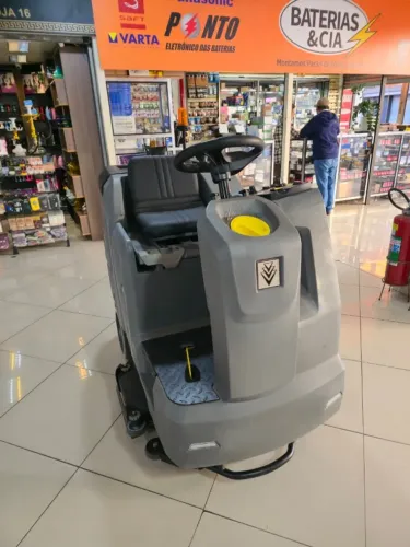 LAVADORA E SECADORA DE PISO KARCHER BD Power 160 litros