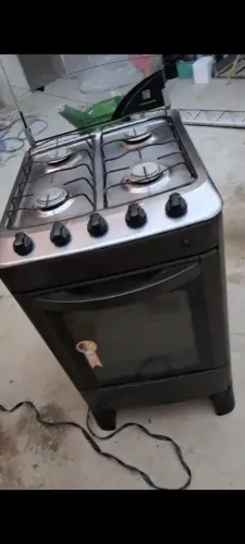 Fogão 4 bocas as 4 bocas pegando e o forno tbm pegando tudo perfeitamente .