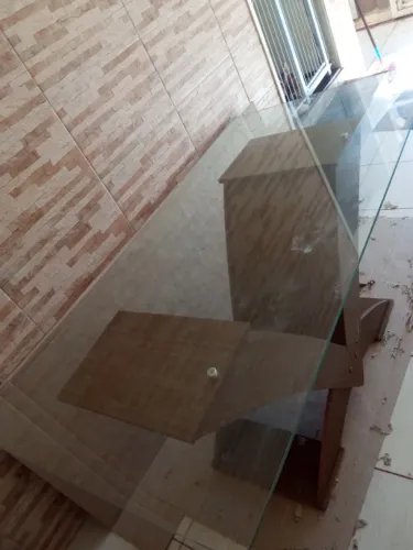 Vende-se mesa