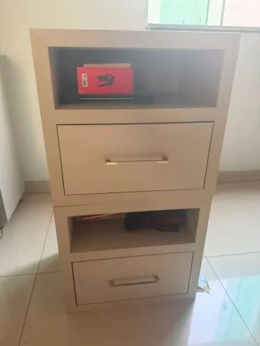 Criado mudo e acessórios