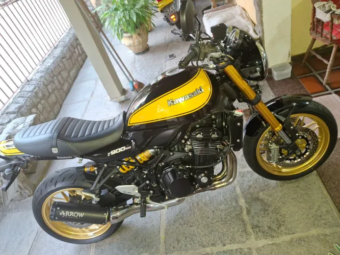 Kawasaki z900rs R edition 2024/24 com 2.600km Impecável (Particular)