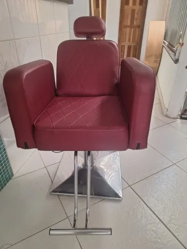 Vendo Cadeira Profissional para Salão de Beleza