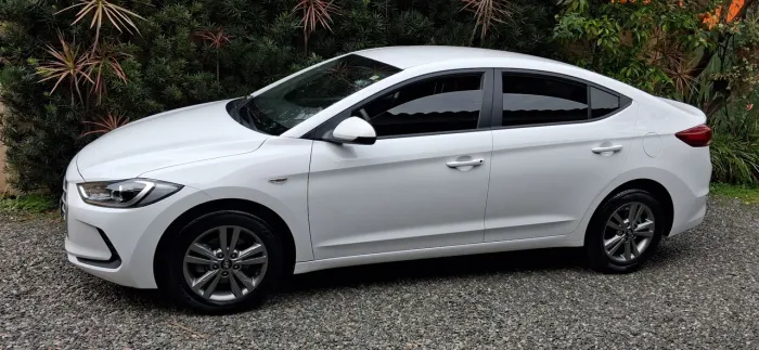 Hyundai Elantra 2.0 16V Flex Aut. 2017