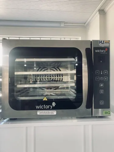 NZ. Forno elétrico convector 4 assadeiras com vapor WICTORY 