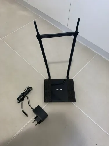 Roteador wireless da marca TP-Link -WR841HP