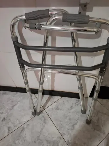 Andador Articulado em alumínio.