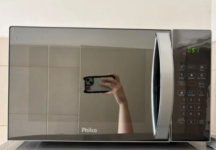 Micro-ondas Philco espelhado Inox 25L