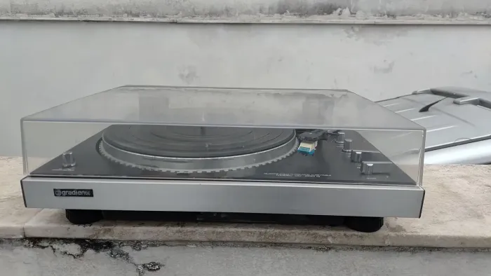 Toca discos gradiente dd 200q revisada