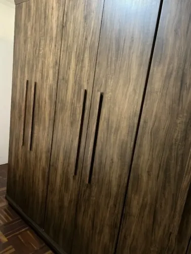 Guarda- Roupa e Cama com colchão e cabeceira