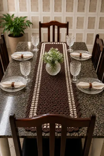 Caminho de mesa Crochê 