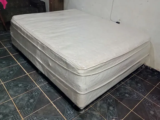 Cama Queen Size Alta De Molas Ensacadas Higienizada