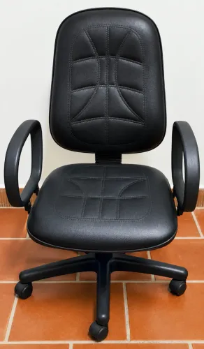 Cadeira de Escritório Giratória com Braços - Preta