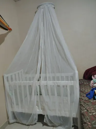 Berço com colchão e mosqueteiro