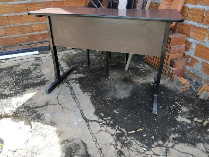 Mesa marrom