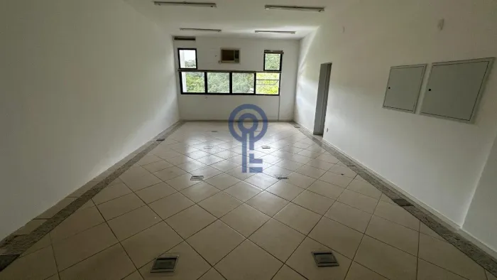 Sala comercial com 50 m² para alugar na Rodovia José Carlos Daux