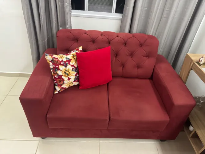 Vende-se um sofá pequeno