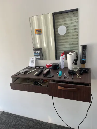 Bancada para Barbearia com Espelho e Gavetas