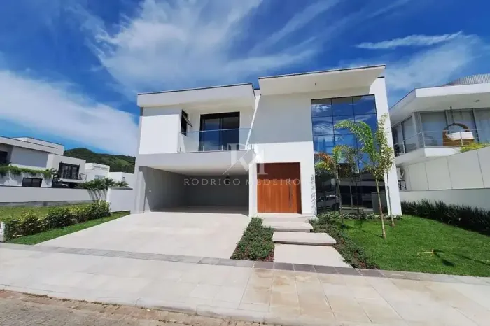 Casa em condomínio com 3 suítes em Ratones, Florianópolis