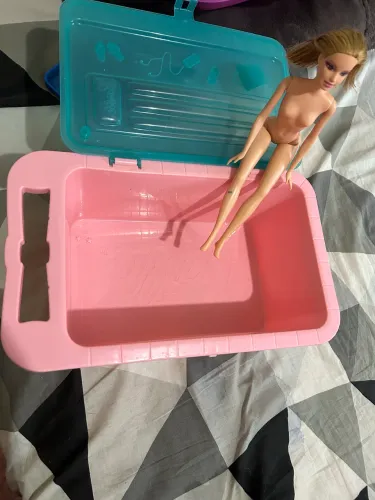 Piscina da Barbie acompanhada com Barbie original