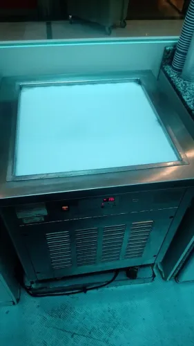 Máquina de fazer sorvete na chapa