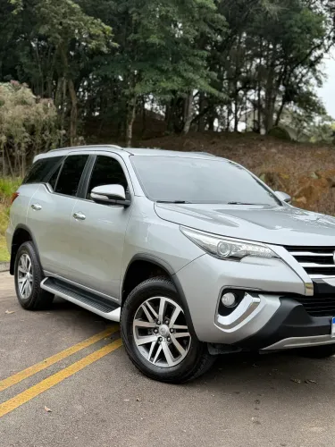 Toyota Hilux SW4 SRX 4X4 2.8 TDI 16V Dies. Aut. 2017