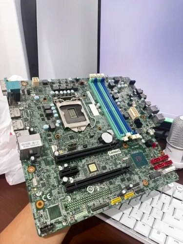 placa-mãe Lenovo 3X0MS - ThinkCentre M720s, socket LGA 1151.