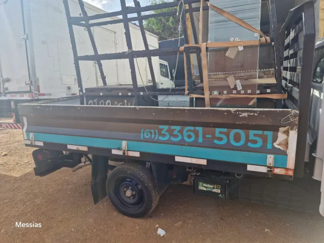 Vende-se essa carroceria com suporte para vidro 