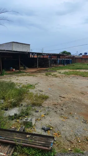 TERRENO COM GALPÕES NO SETOR DE OFICINAS DA ESTRUTURAL!