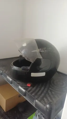Capacete usado +/-
