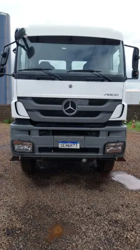 CAMINHÃO PLATAFORMA MERCEDES BENZ AXOR 4144K 6X4