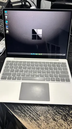 Microsoft Surface Laptop Go 2 | i5 | 8GB RAM | SSD 256