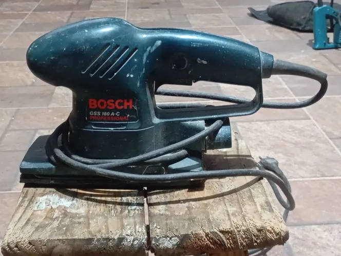 Lixadeira modelo GSS180-AC