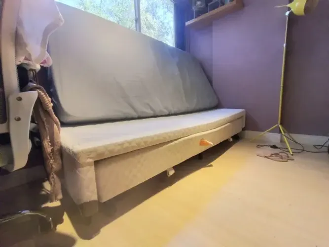 Cama de solteiro com bicama