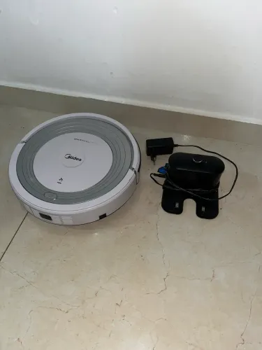 Robô Aspirador Midea com base carregadora
