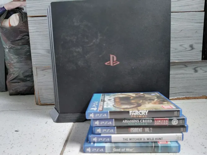 PS4 PRO + 5 JOGOS MÍDIA FISICA