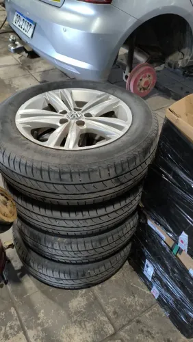 roda 15 5x100 tiguan pneus meia vida<br>os pneus nao são esses são 4 firestone meia vida