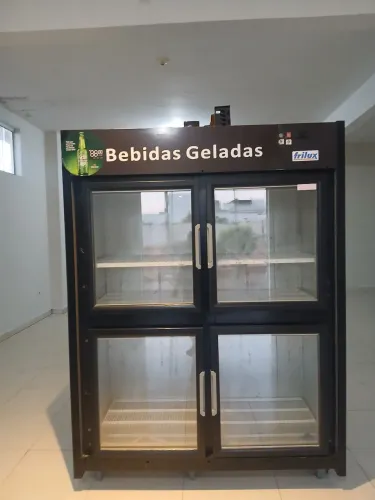 Cervejeira com quarto portas