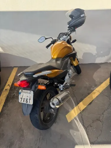 VENDO HONDA CB 300 UNICO DONO. 29800 KM