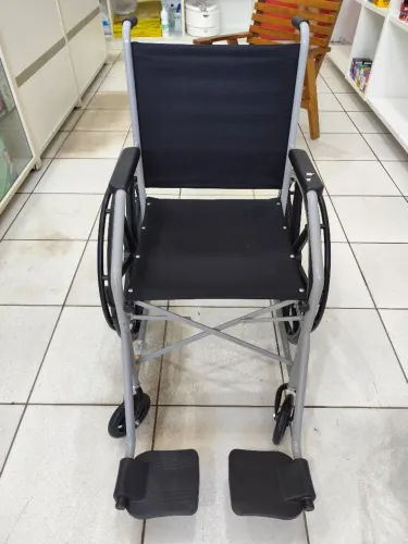 CADEIRA DE RODAS NOVA