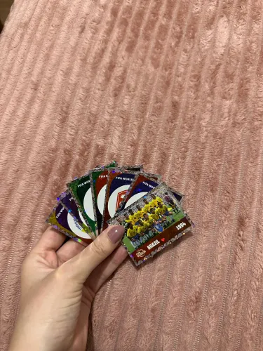 116 figurinhas da copa + 7 brilhantes