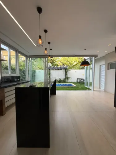 Casa térrea a venda possui 203 m2 com 03 suítes, Condomínio Alphaville 2 Jardim Itália - C